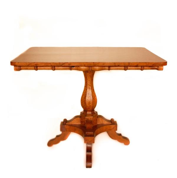 Tisch um1850